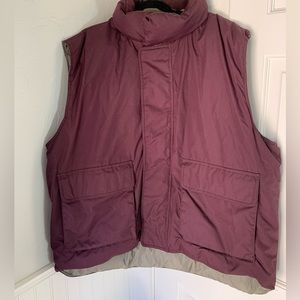 Cabelas Premium Northern Goose Down Vest, gently used. Multiple pockets, so warm